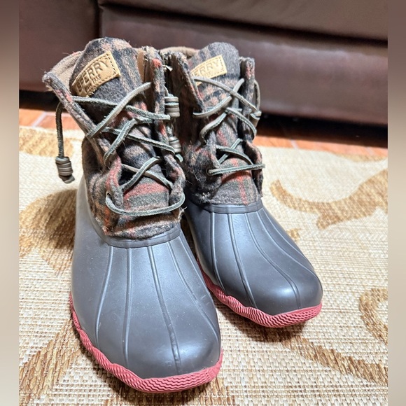 SPERRY Women's Saltwater Wool Rain Boot - brown/multi color, size 9
Great boots! - Picture 2 of 8